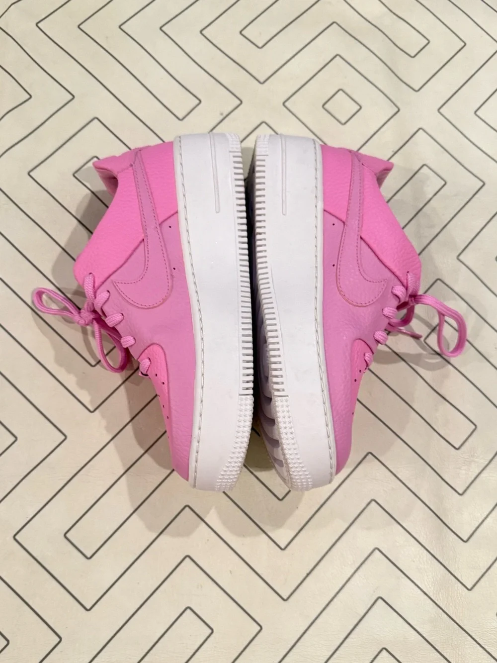 Nike Air Force 1 Sage Low 'Psychic Pink Sneakers